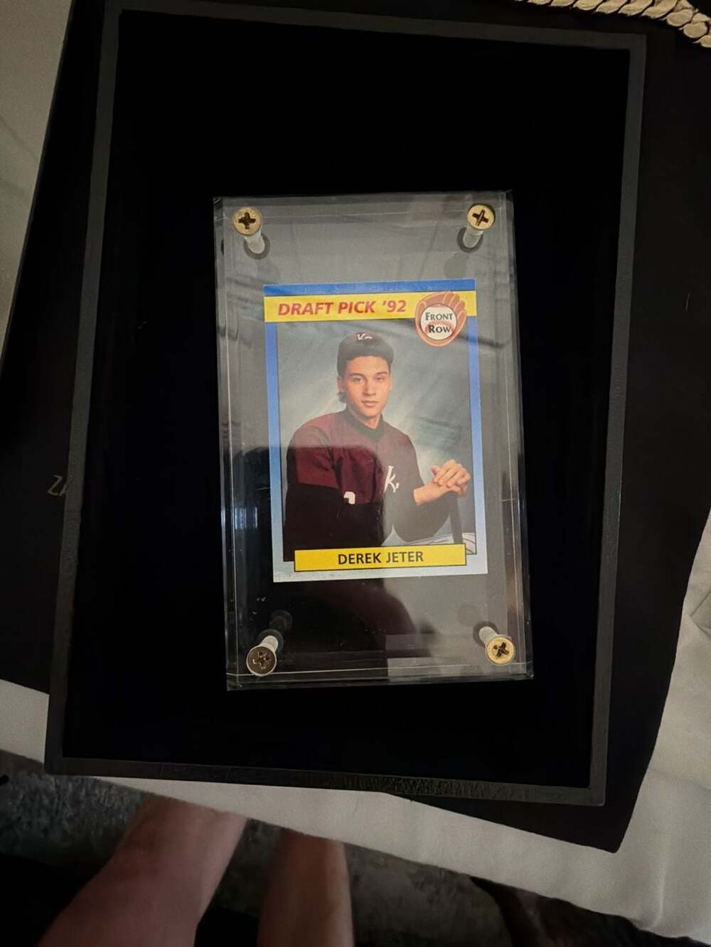 1992 Front Row Derek Jeter Draft Pick Rookie Card in Protective Screwdown Case